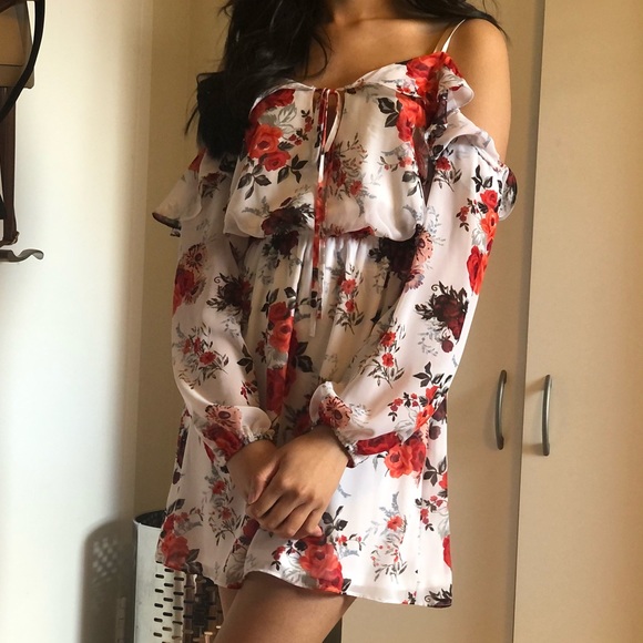 Flowy, Floral Summer Dress - Picture 6 of 8